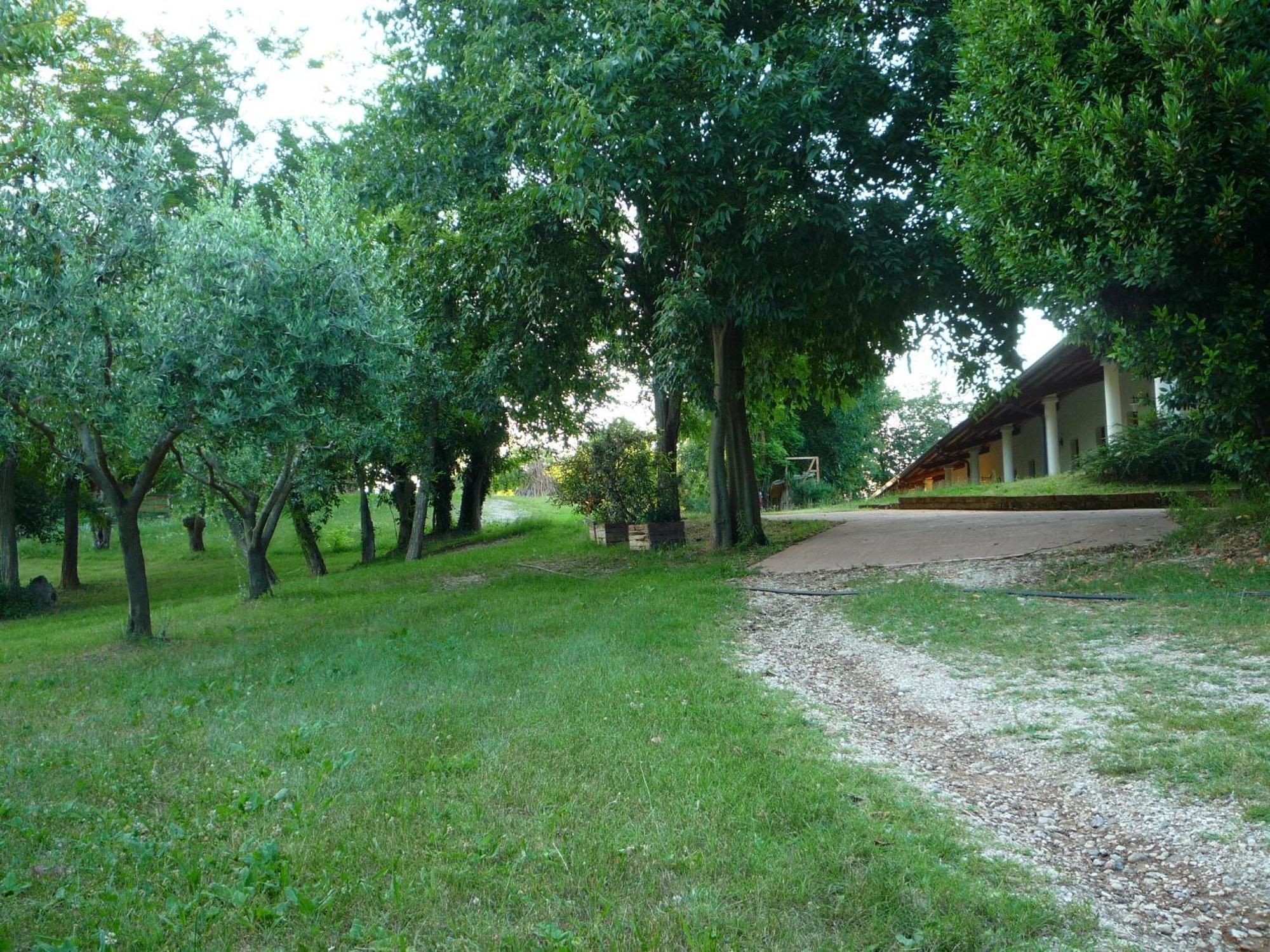 Agriturismo Lupo Bianco Монцамбано Экстерьер фото